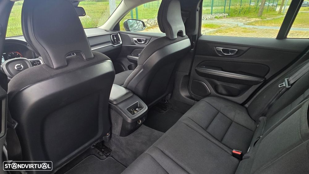 Volvo V60 2.0 D3 Momentum Core - 15