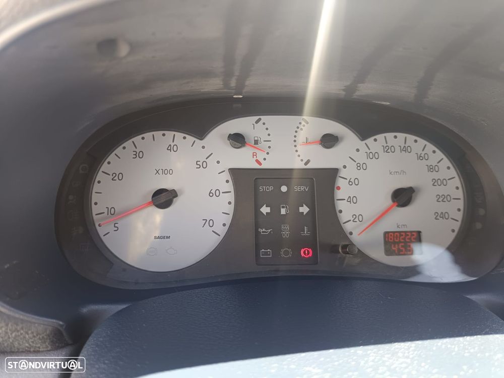 Renault Clio 1.4 16V Si - 22
