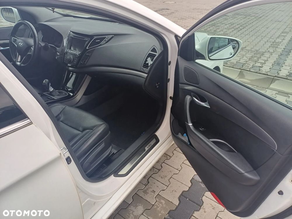 Hyundai i40 Kombi blue 1.6 Family+ - 11