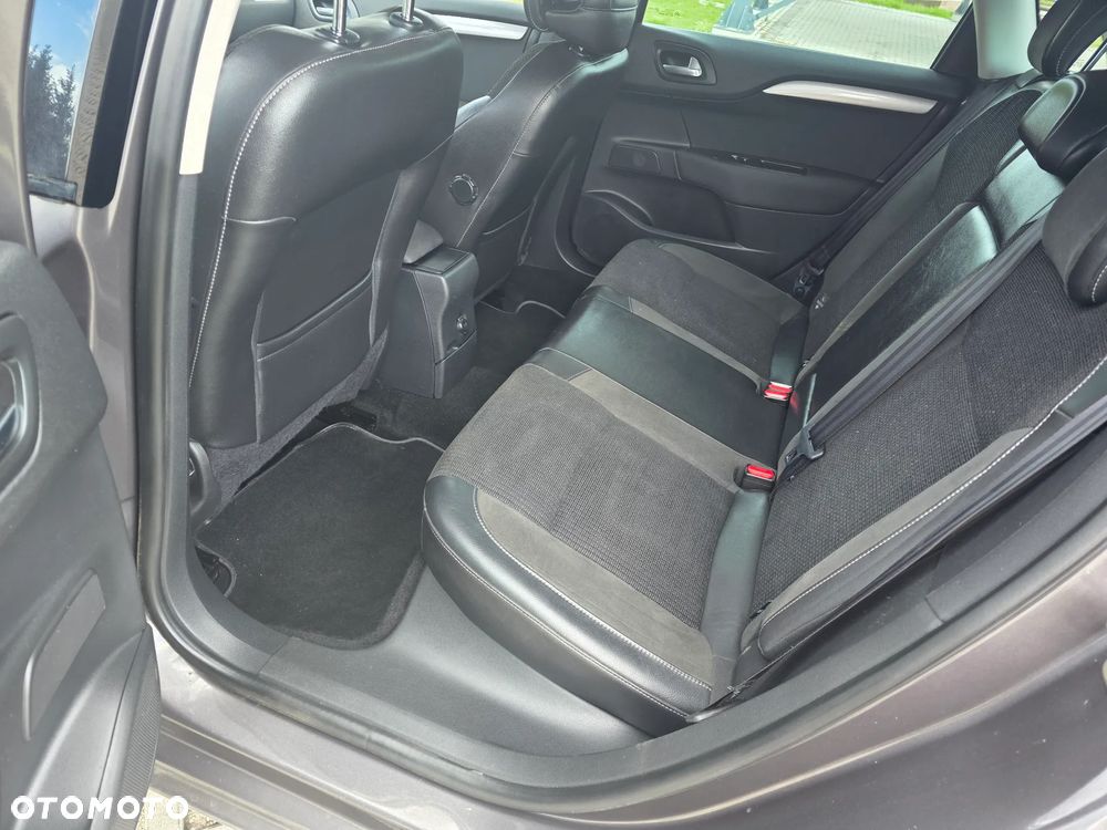Citroën C4 e-HDi 115 ETG6 Exclusive - 13
