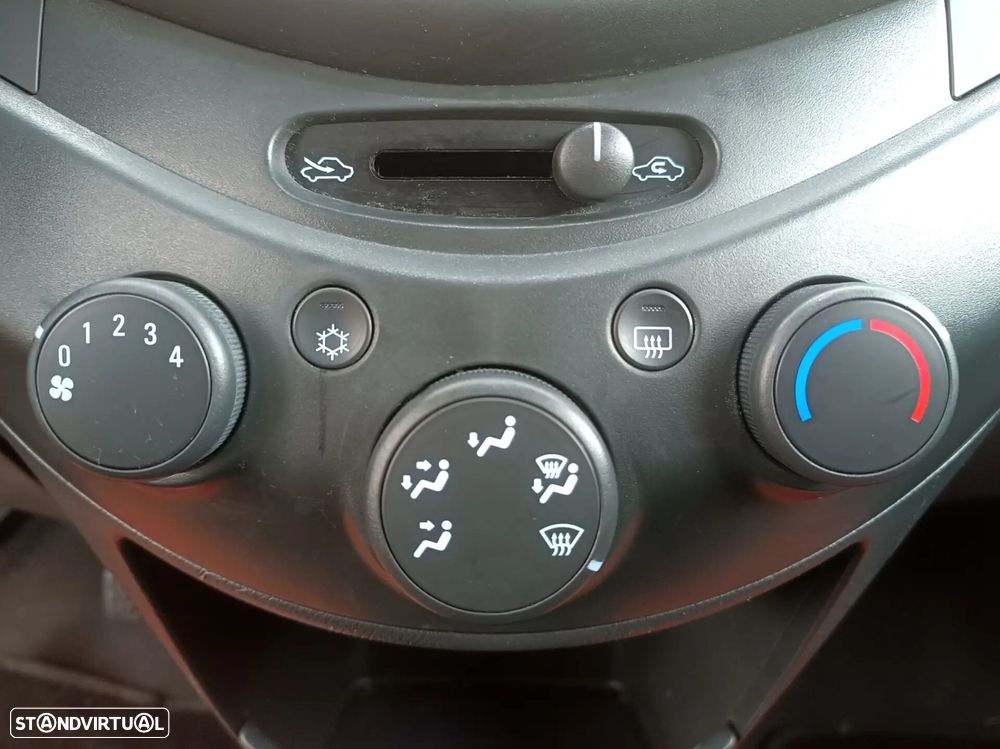 Chevrolet Spark 1.0 L Bi-Fuel - 10