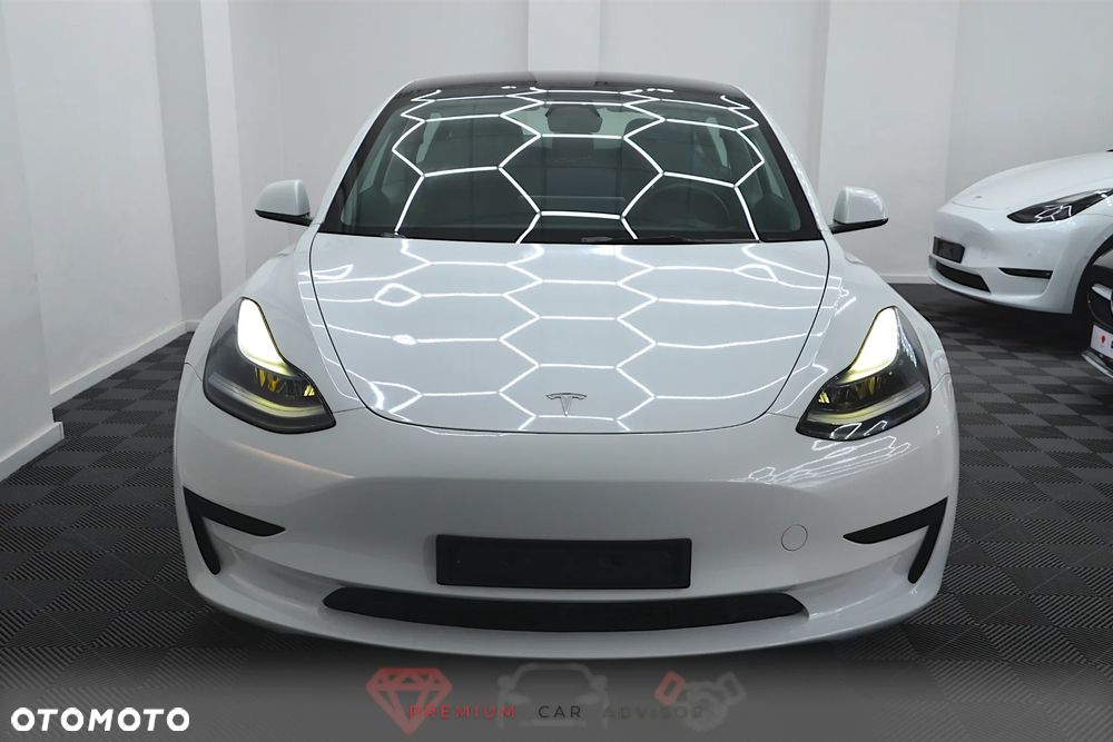 Tesla Model 3 - 4