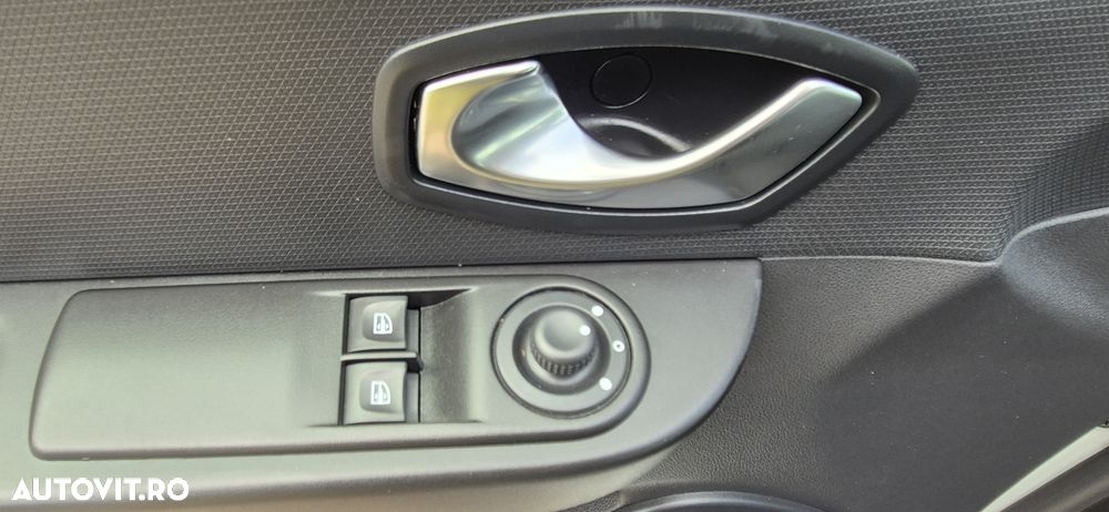 Renault Clio - 25