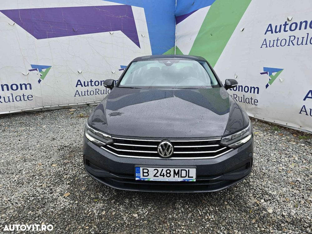 Volkswagen Passat - 1