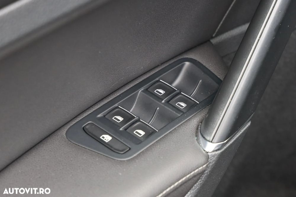 Volkswagen Golf 1.6 TDI DPF BlueMotion Technology Highline - 23