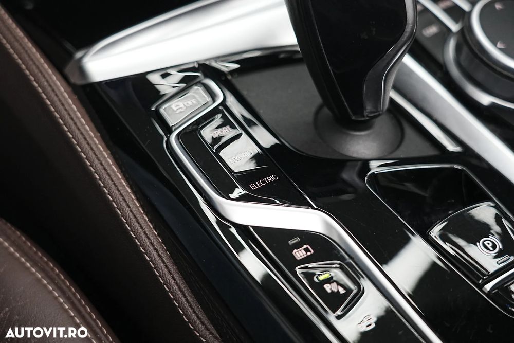 BMW Seria 5 530e Aut. Luxury Line - 27