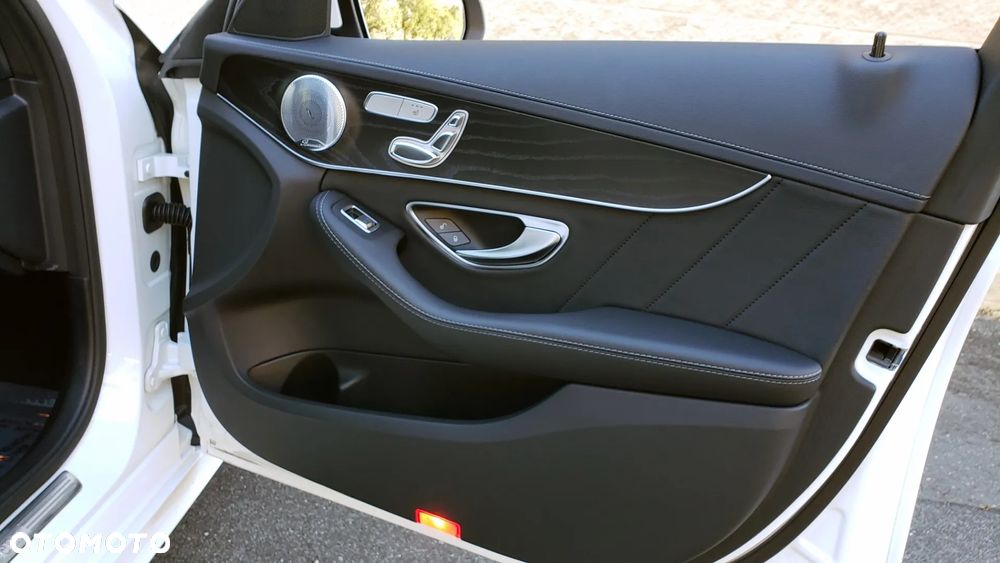 Mercedes-Benz Klasa C 300 7G-TRONIC AMG Line - 26