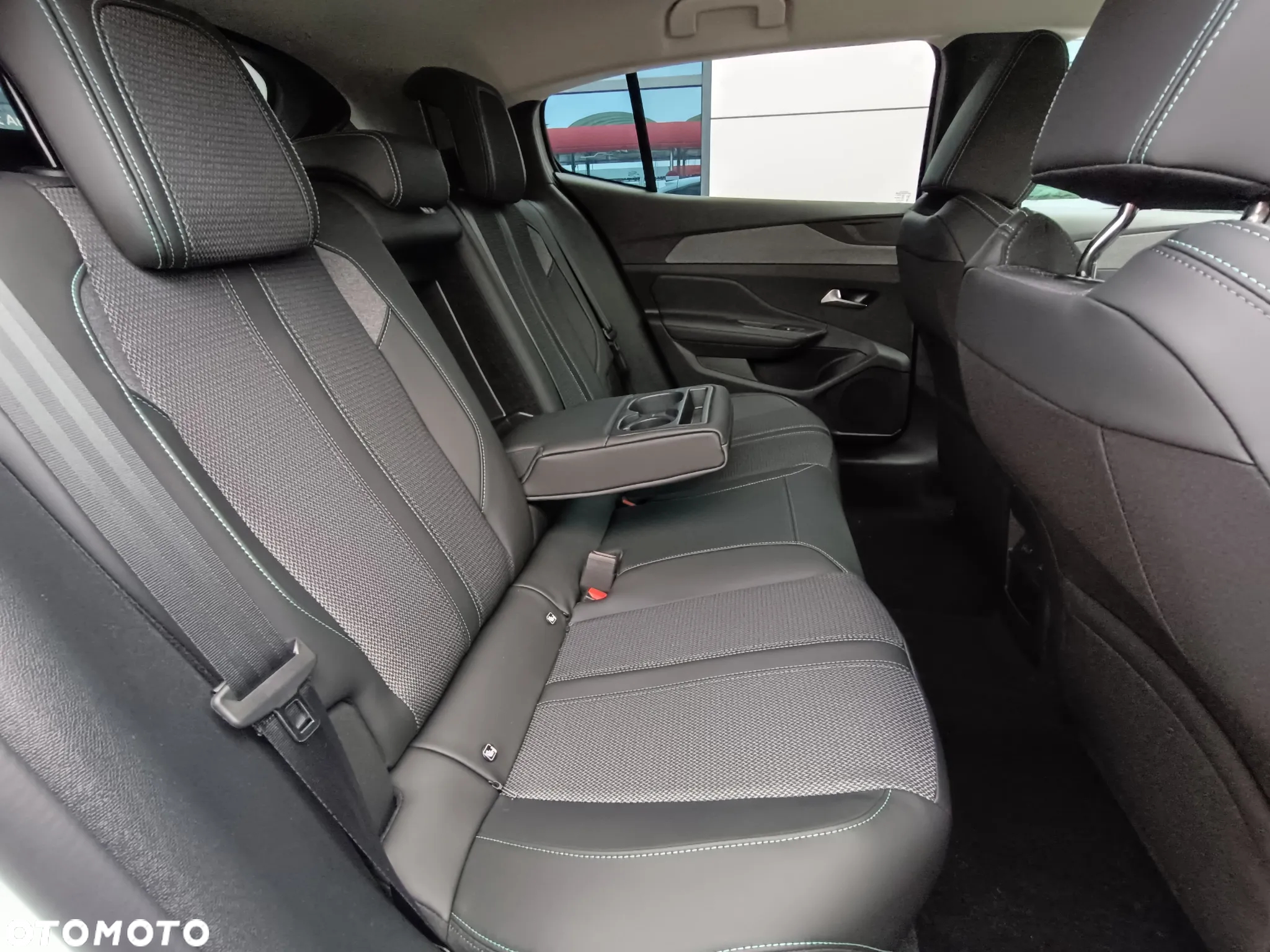Peugeot 408 1.2 PureTech mHEV Allure S&S e-DSC6 - 29