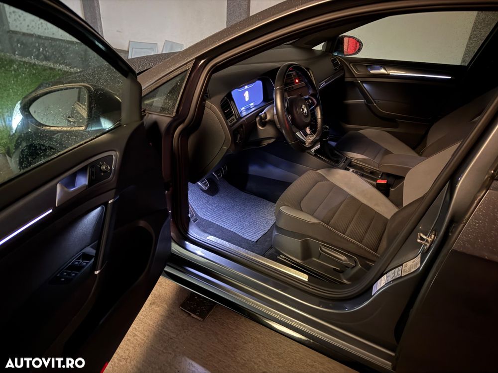 Volkswagen Golf - 36