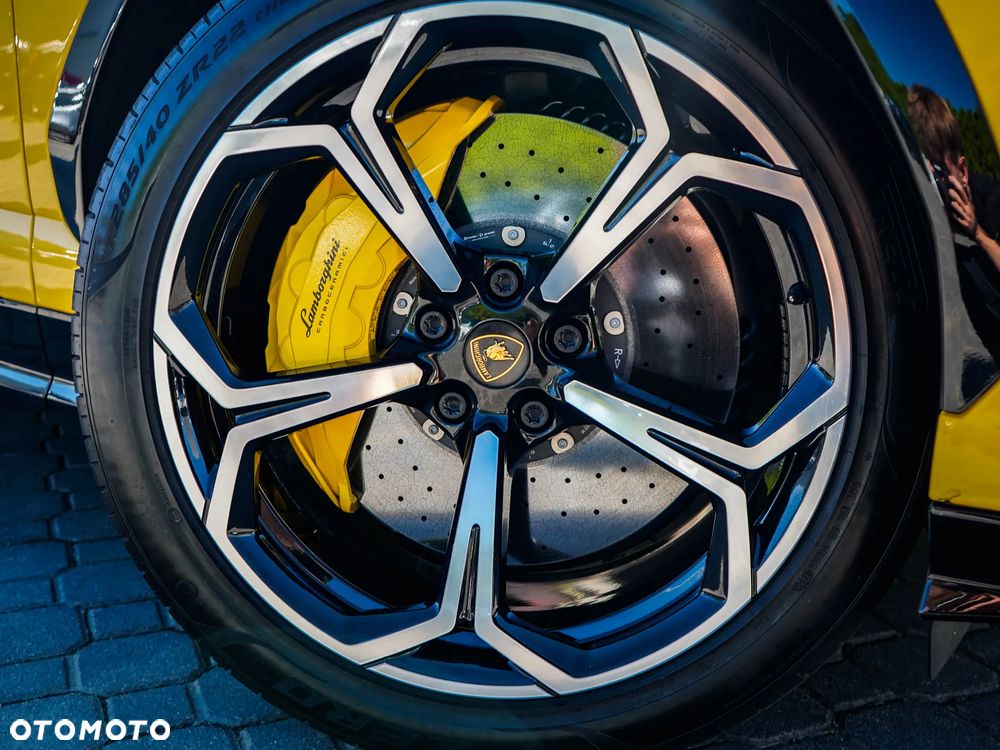 Lamborghini Urus - 16