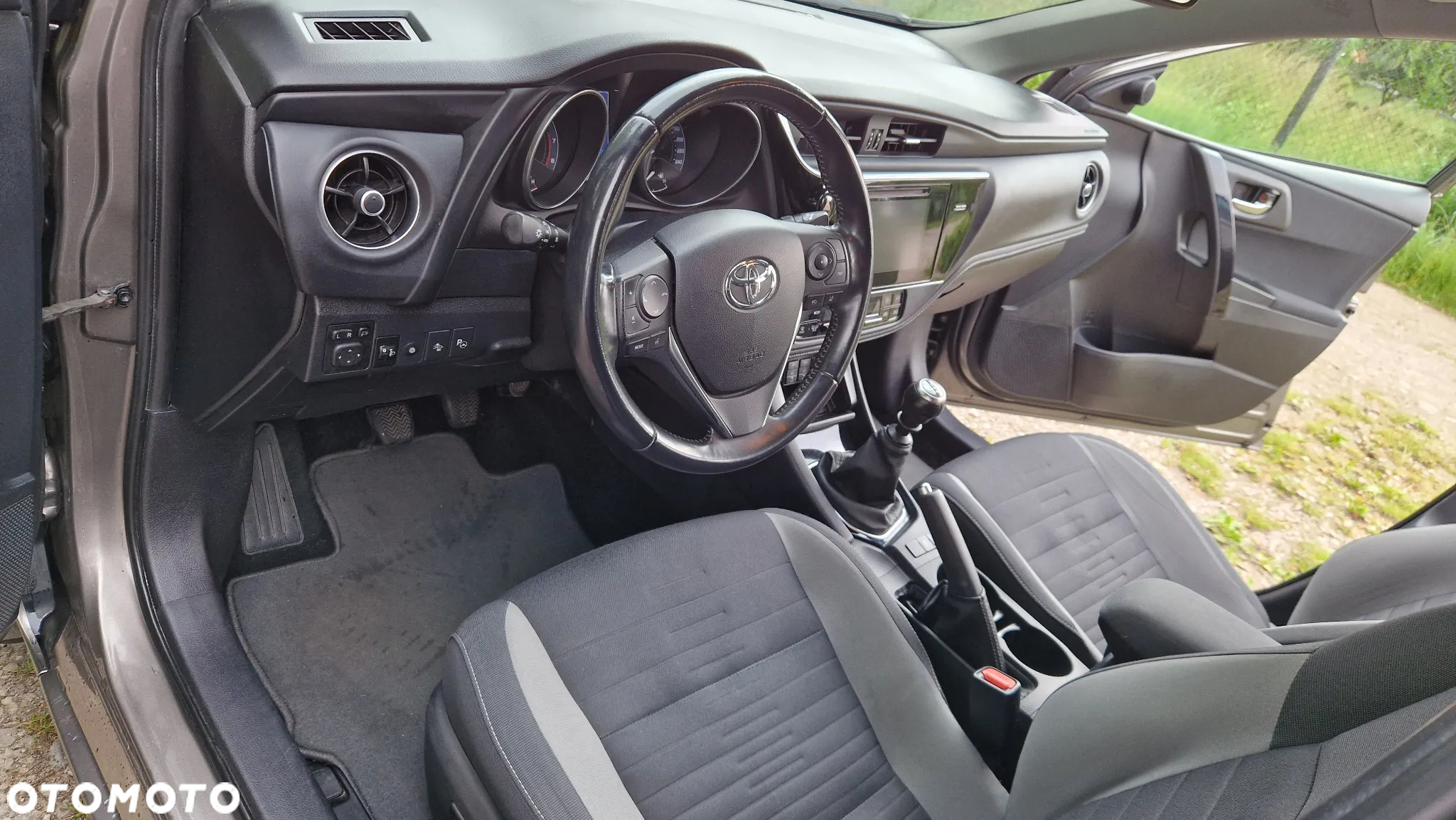 Toyota Auris 1.6 Premium - 22