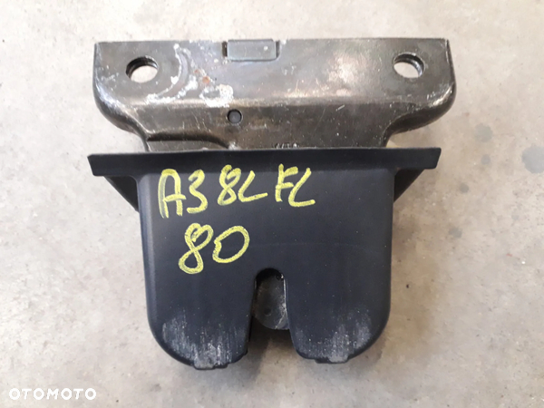 zamek bagażnika 8L0827505G A3 8L 1.6 lift