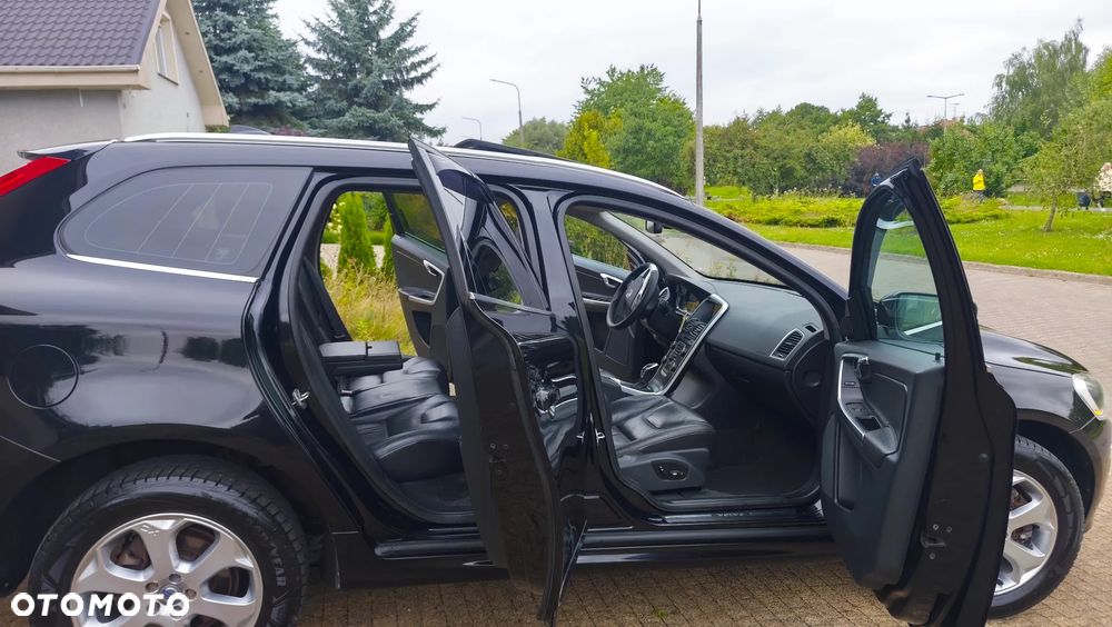 Volvo XC 60 D5 AWD Geartronic Summum - 32