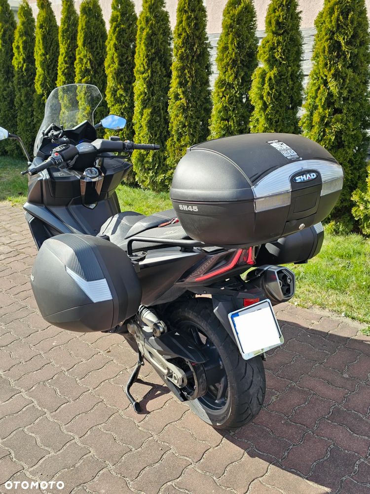 Kymco AK 550 - 5