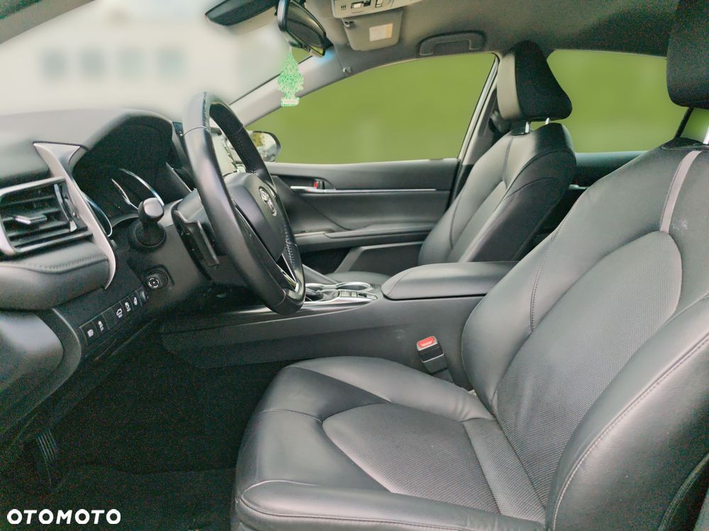 Toyota Camry 2.5 Hybrid Executive CVT - 17