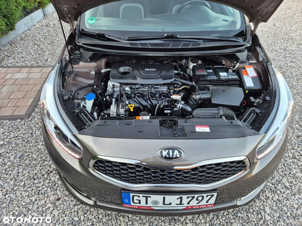 Kia Ceed 1.6 GDI Dream Team Edition - 16