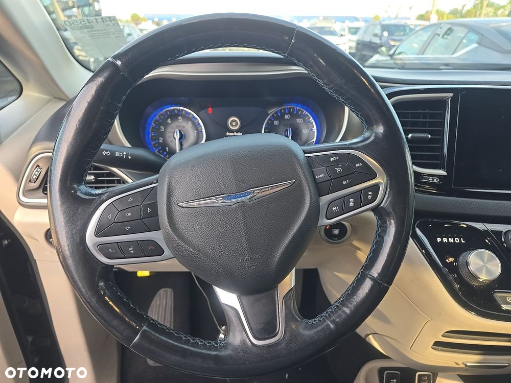 Chrysler Pacifica - 8