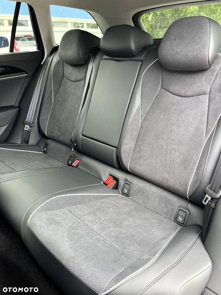 Volkswagen Passat Variant 2.0 TDI SCR 4Mot Business Plus DSG - 29