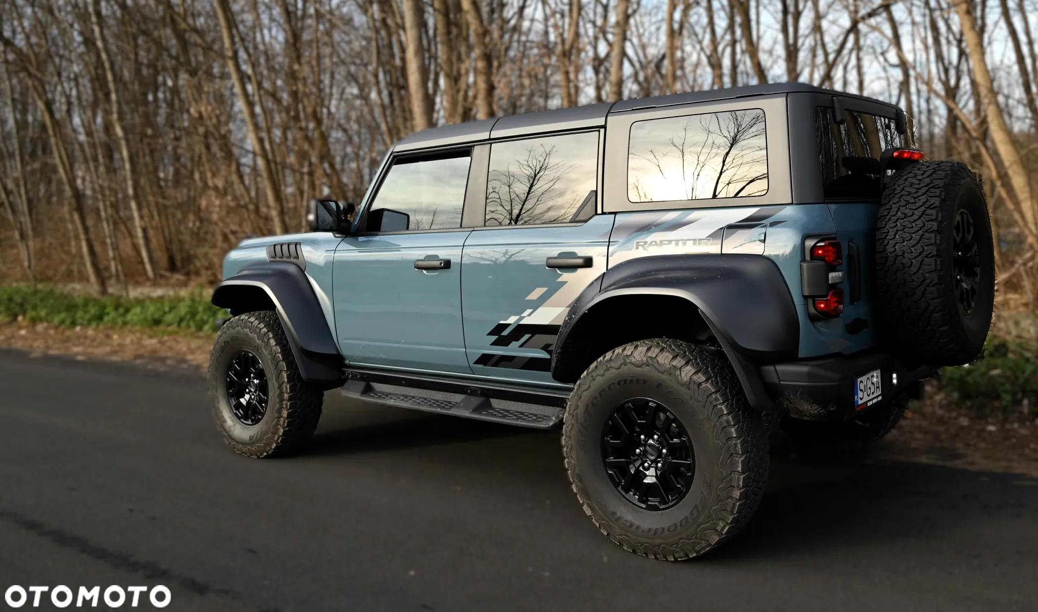Ford Bronco - 12