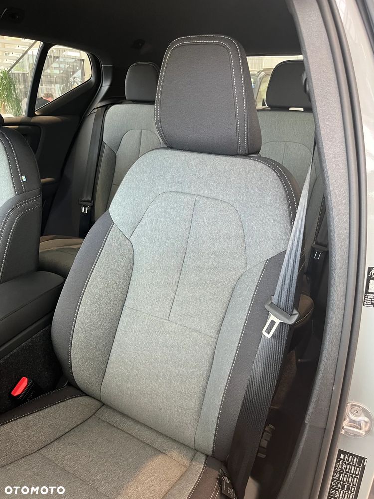 Volvo XC 40 B3 Plus Dark - 12