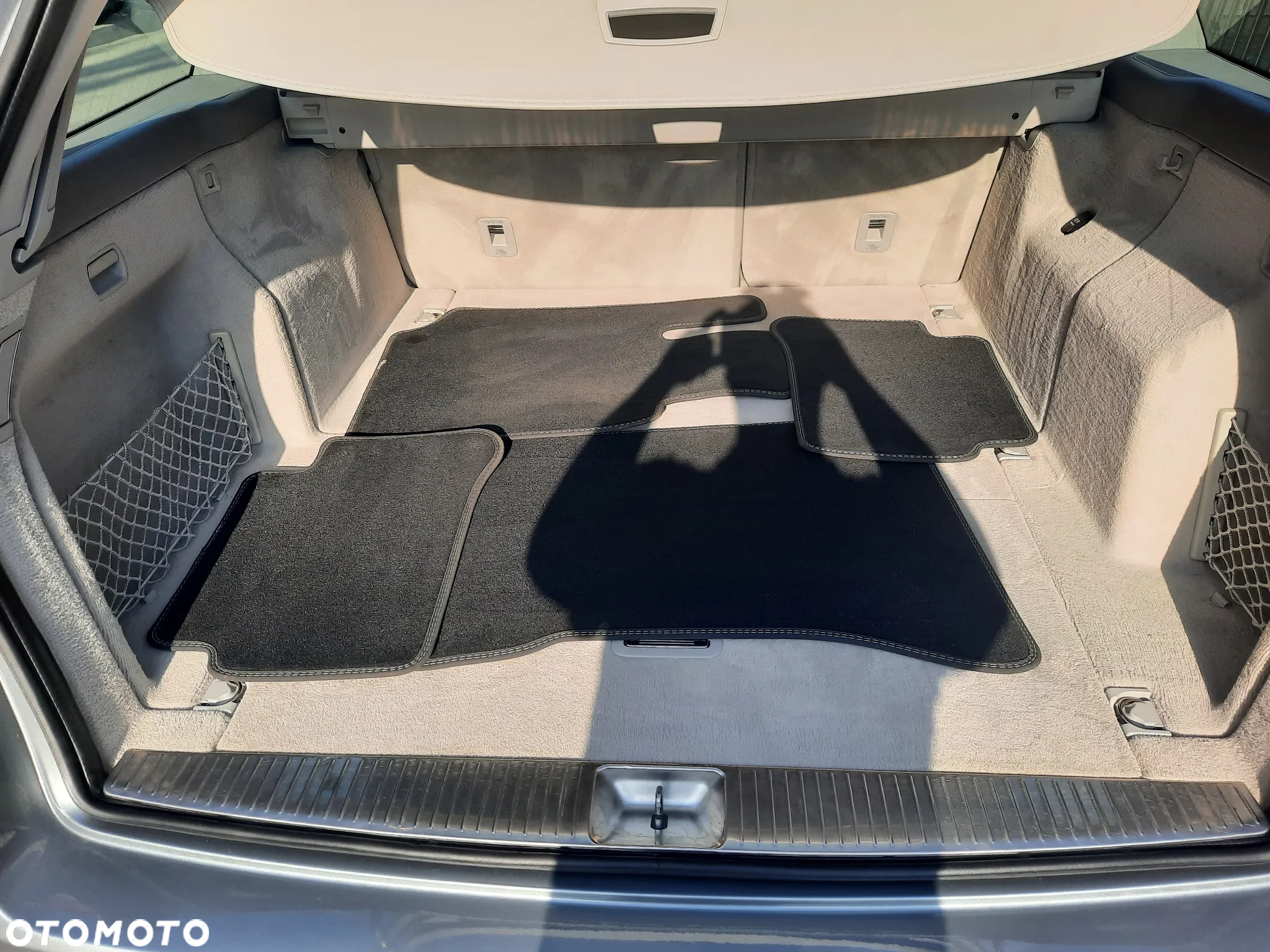 Mercedes-Benz Klasa E 250 T CGI BlueEFFICIENCY 7G-TRONIC - 32