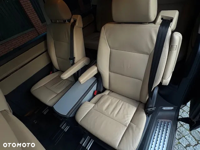 Volkswagen Multivan - 31