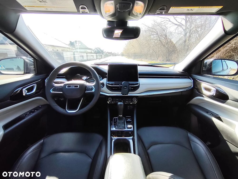 Jeep Compass - 32
