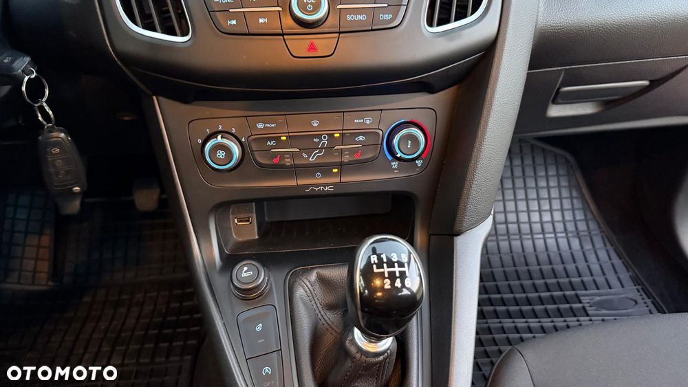 Ford Focus 1.0 EcoBoost Gold X (Trend) - 19