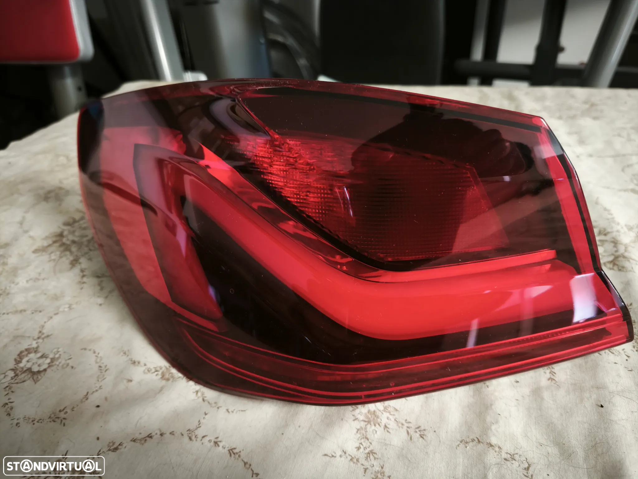 Farolim traseiro esquerdo painel BMW F40 led - 5