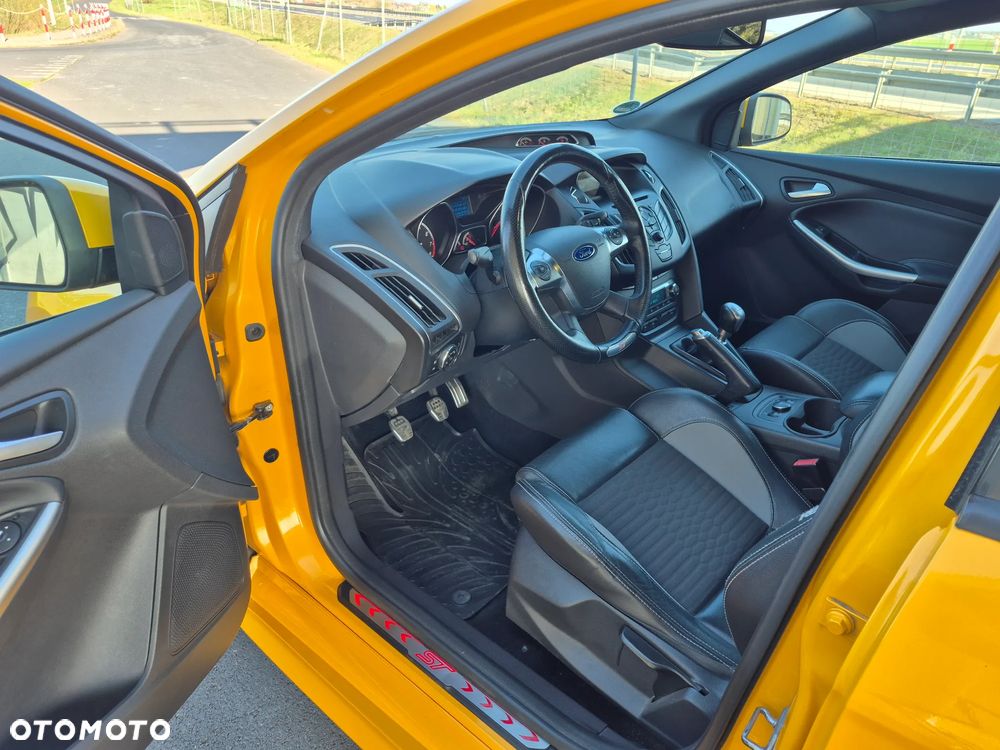 Ford Focus 2.0 EcoBoost ST mit Leder-Exclusiv-Paket - 10