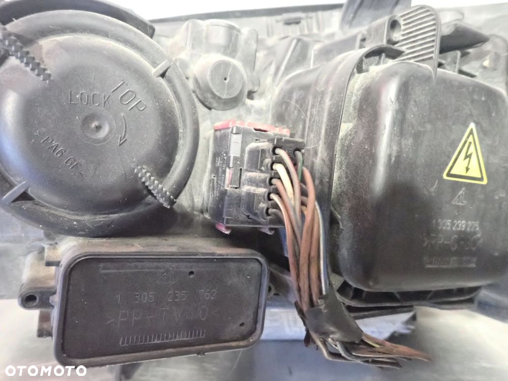 LAMPA PRAWA PRZEDNIA OPEL ZAFIRA A - 4