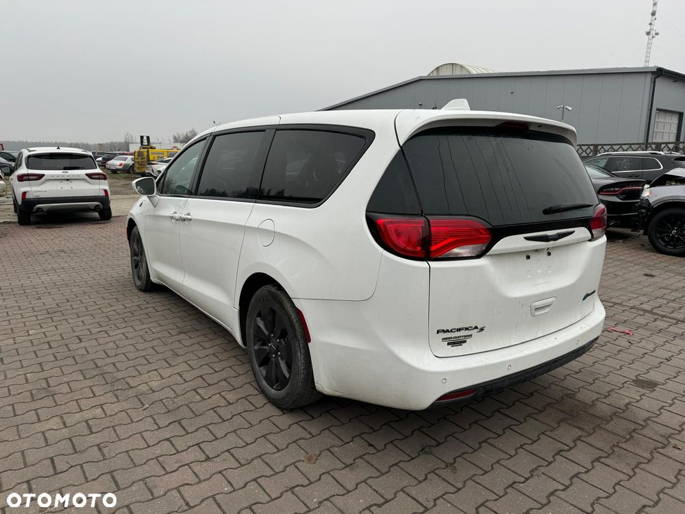 Chrysler Pacifica - 8