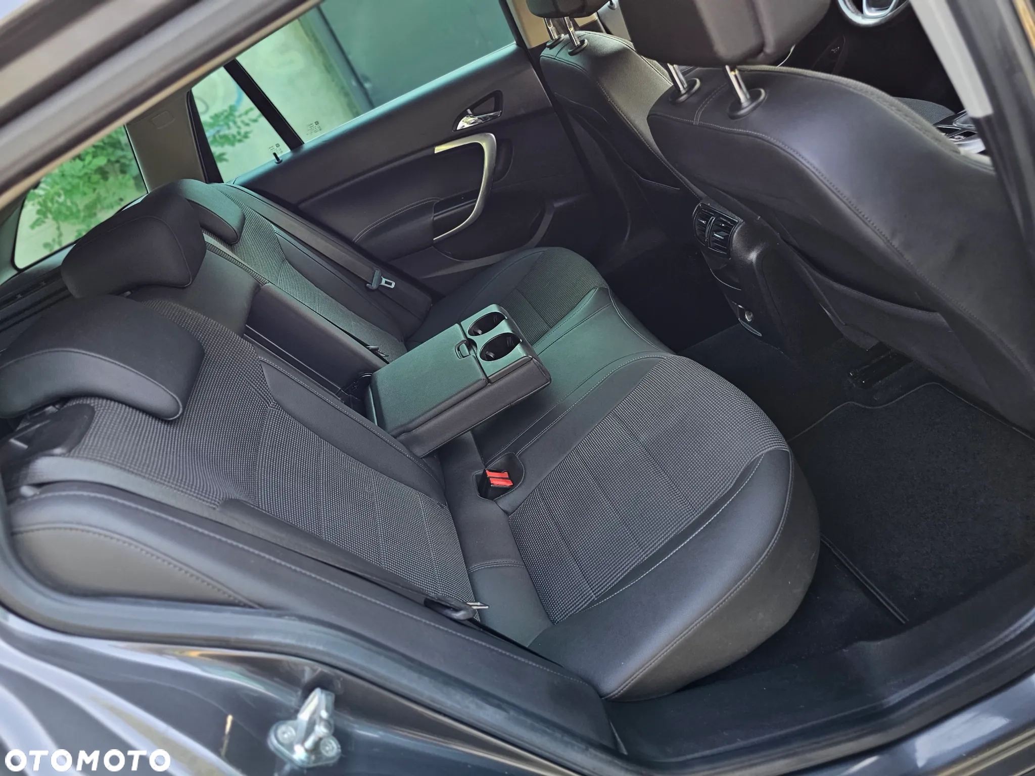 Opel Insignia 1.6 T Cosmo - 9
