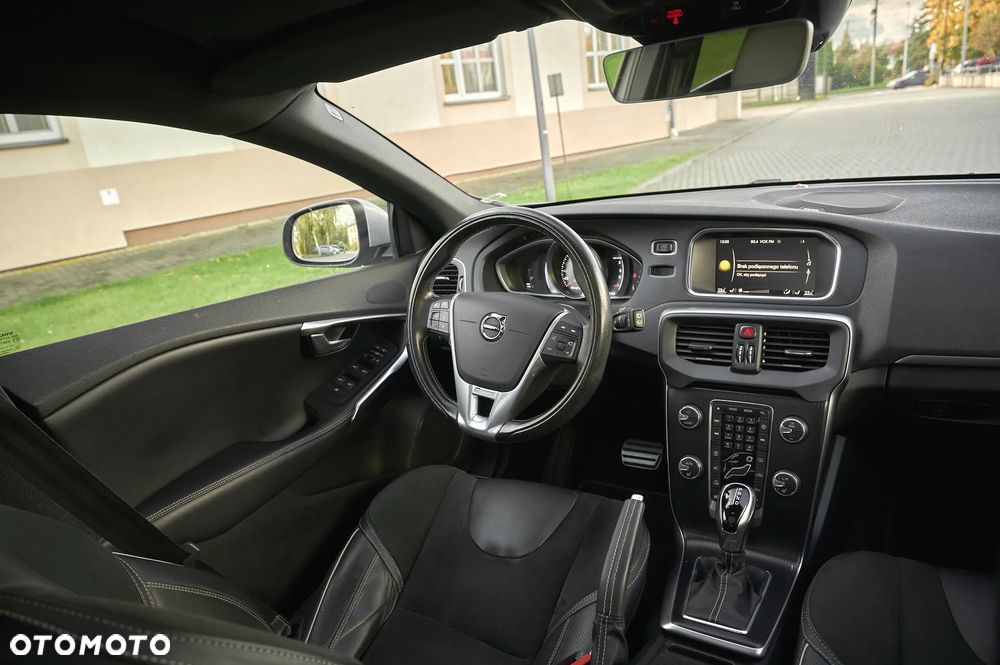 Volvo V40 D3 Geartronic RDesign - 30