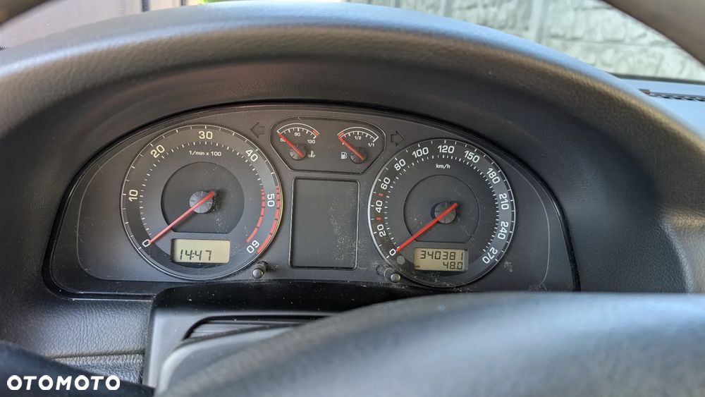 Skoda Superb 2002 photo 2