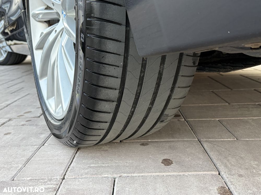BMW Seria 5 520i Aut. - 34