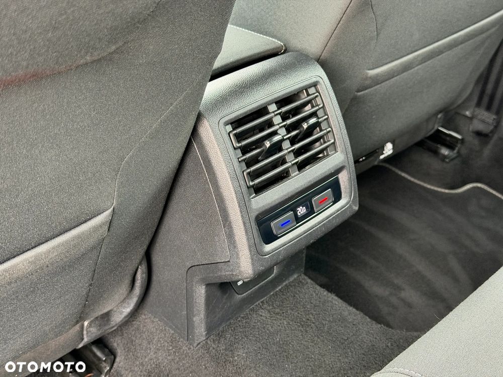 Volkswagen Golf 1.5 eTSI EVO Style DSG - 20