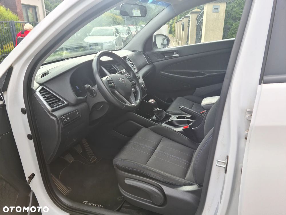 Hyundai Tucson blue 1.7 CRDi 2WD Style - 24