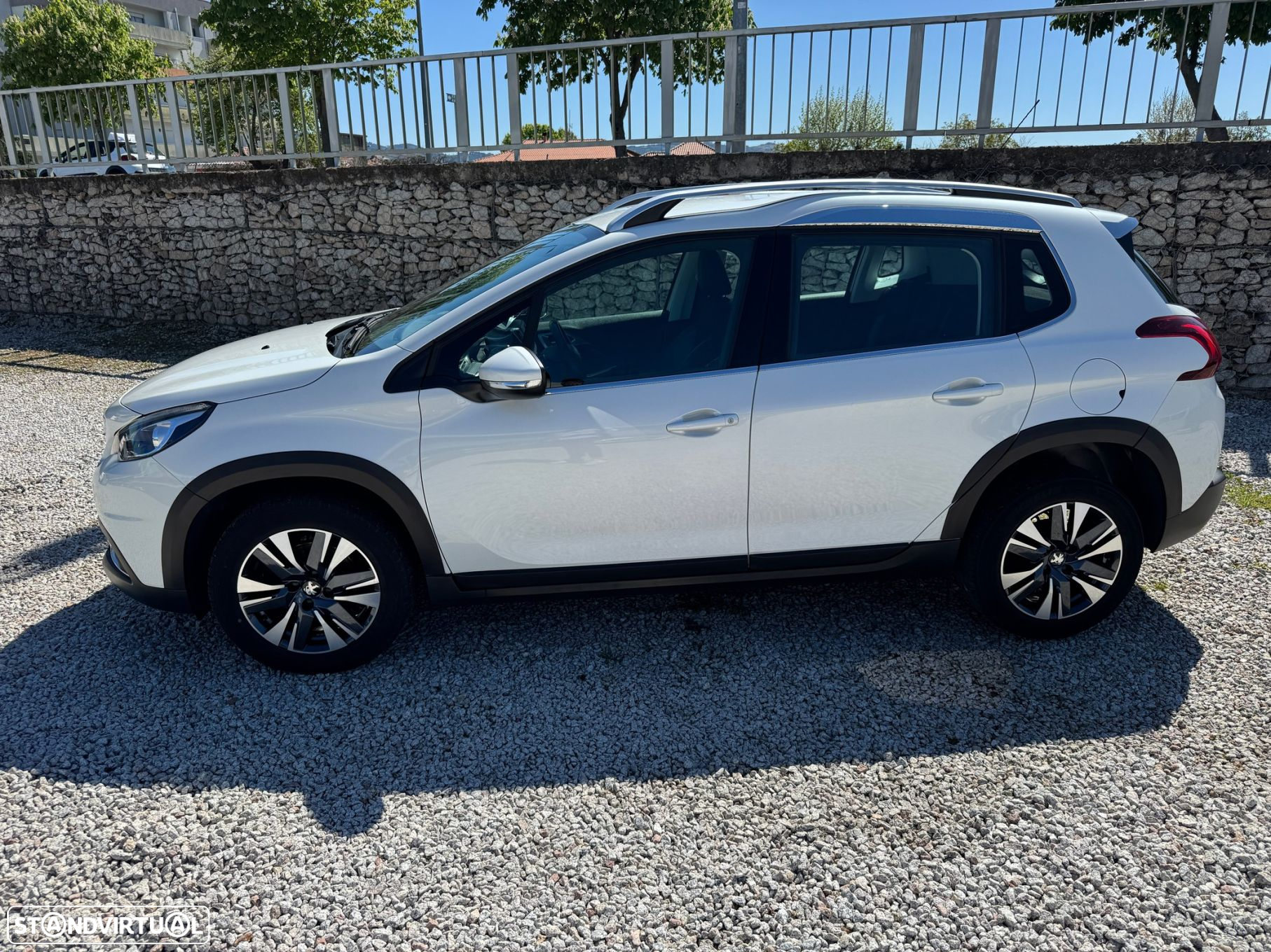 Peugeot 2008 1.2 PureTech Allure - 5