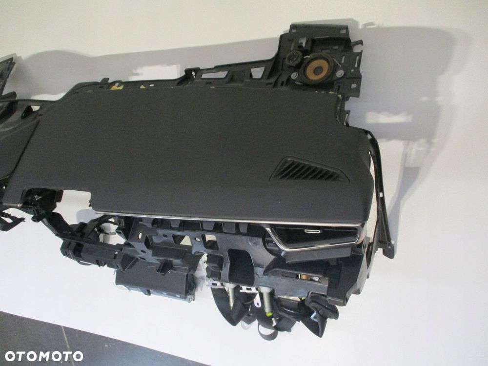 Konsola pulpit deska TOYOTA COROLLA E21 - 2