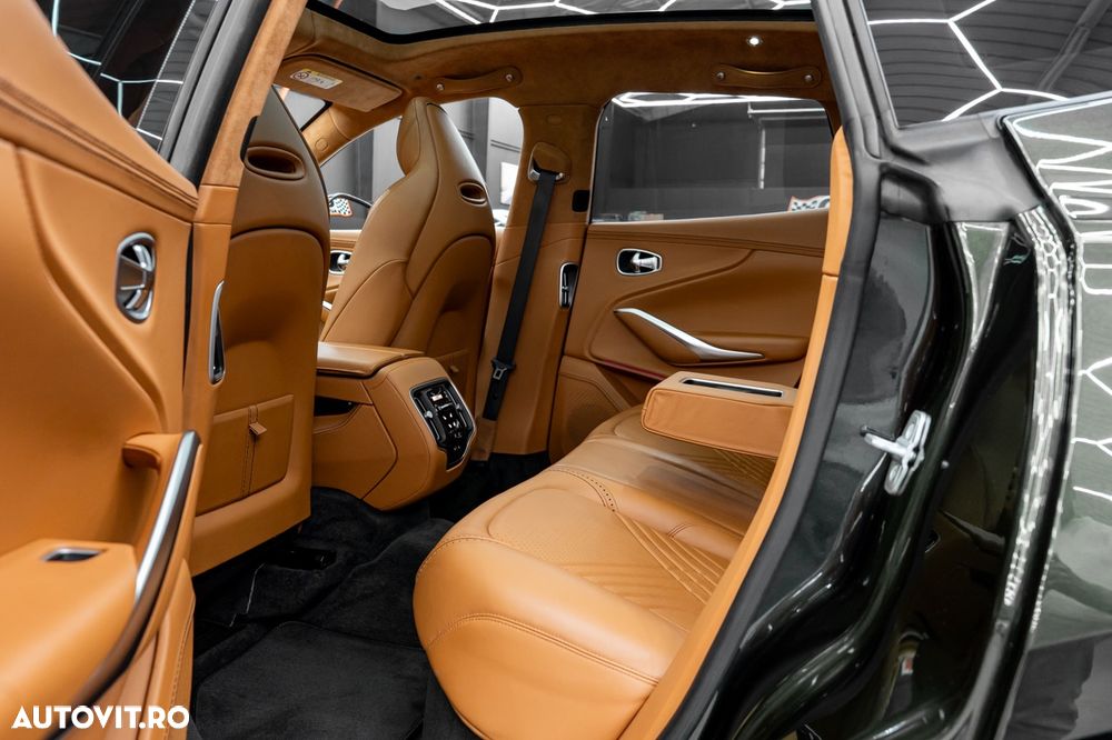 Aston Martin DBX - 20