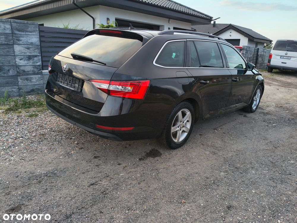 Skoda Superb 1.6 TDI Ambition - 4
