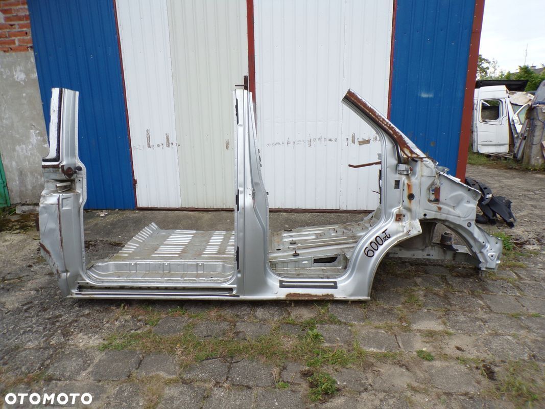 VW T5 CARAVELLE MULTIVAN 04- SŁUPEK PRAWY BOK PRAWY CIĘTY - 1