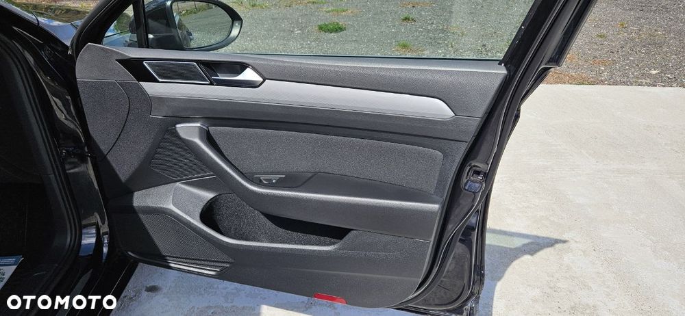Volkswagen Passat Variant 2.0 TSI Business DSG - 33