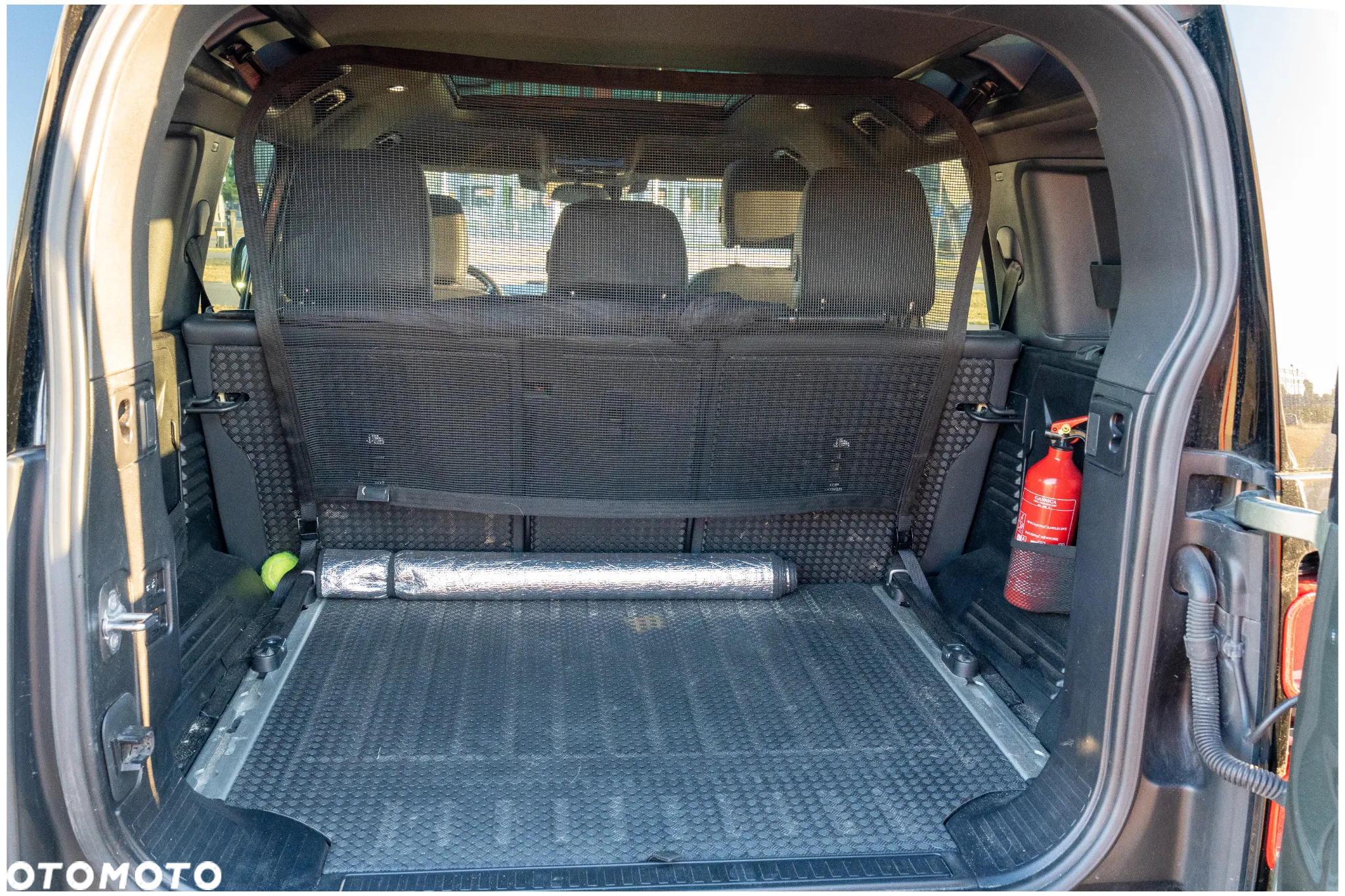 Land Rover Defender - 16