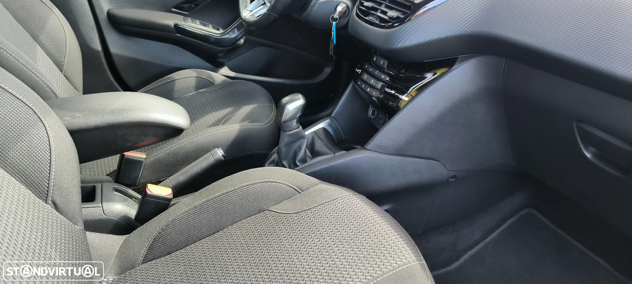 Peugeot 208 1.2 PureTech Style - 47