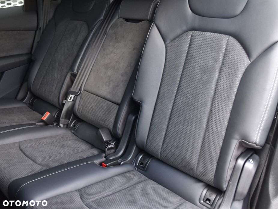 Audi Q8 - 12