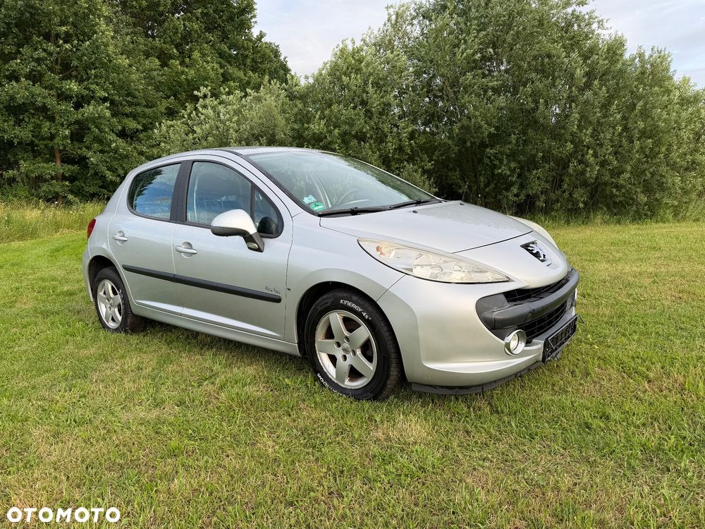 Peugeot 207 - 1
