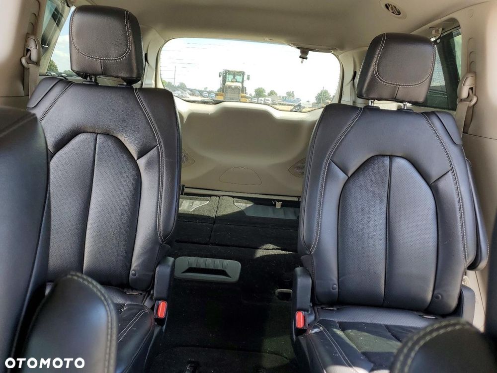Chrysler Pacifica - 9