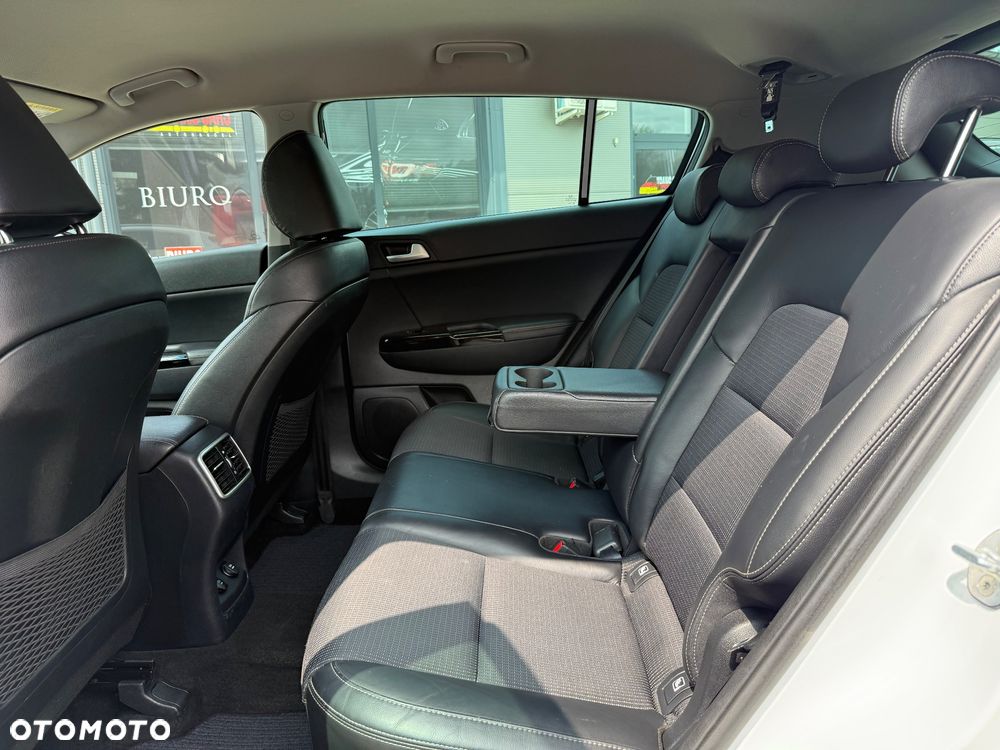 Kia Sportage 2.0 CRDI AWD Eco-Dynamics+ (48V M-H) SPIRIT - 29